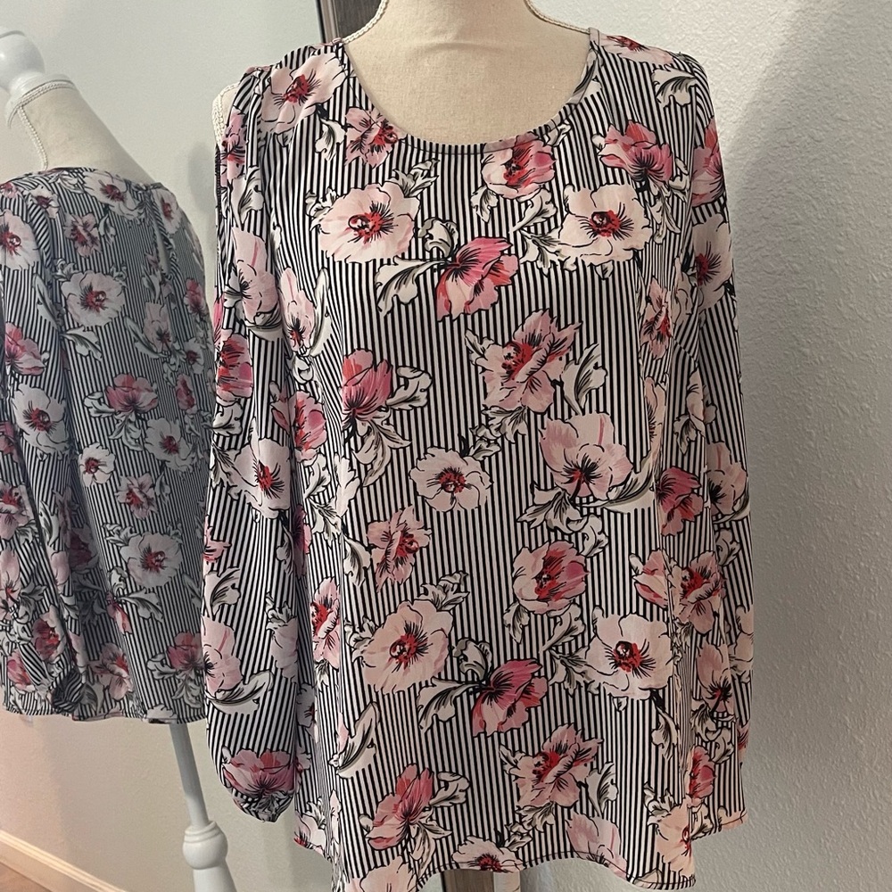 Long sleeve, shoulder cut out blouse.